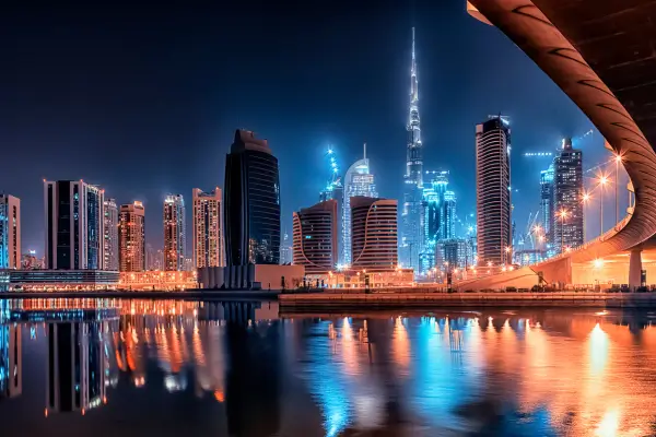 Fotografia Noturna em Dubai e Estruturas Futuristas